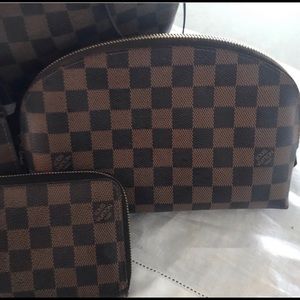 Louis Vuitton Damier Cosmetic bag